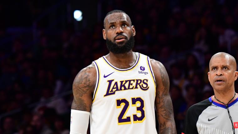 Why LeBron James was furious with Lakers bench in Game 4 image
