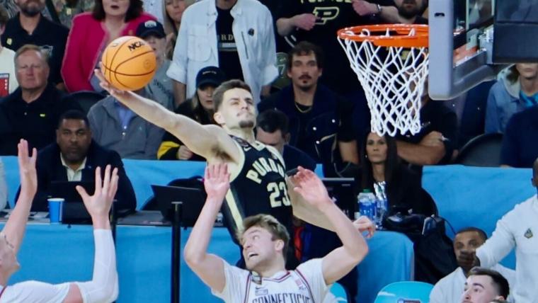 Purdue's Cam Heide throws down best putback dunk of March Madness image